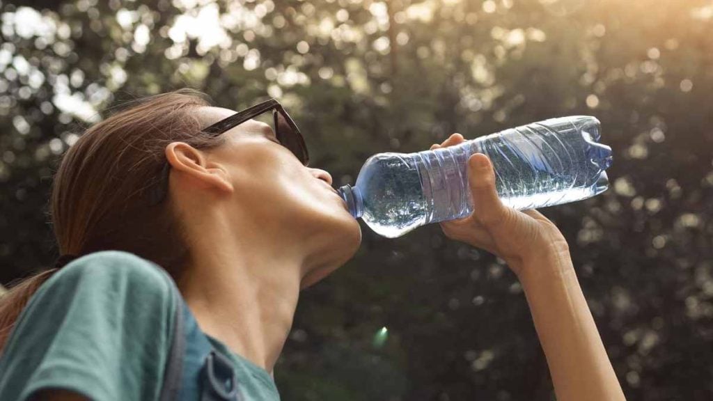 La technique secrète de la bouteille d’eau est meilleure que la clim’, c’est magique pour avoir un bon coup de frais