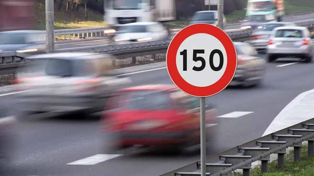 Automobilistes : la vitesse maximale sur l’autoroute va grimper à 150 km/h mais seulement pour ces voitures bien précises en Espagne