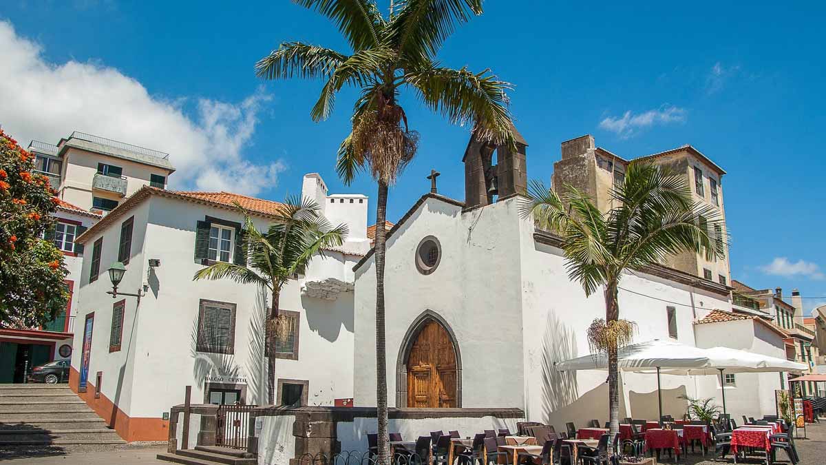 "Avec 1 200 euros par mois, ils vivent mieux qu’en France" : cette île méconnue est devenue le nouveau rêve des retraités français