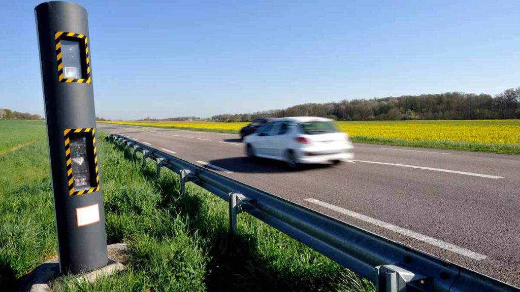 Elle se fait flasher à 703 km/h et écope d’une amende-monstre de 850 euros