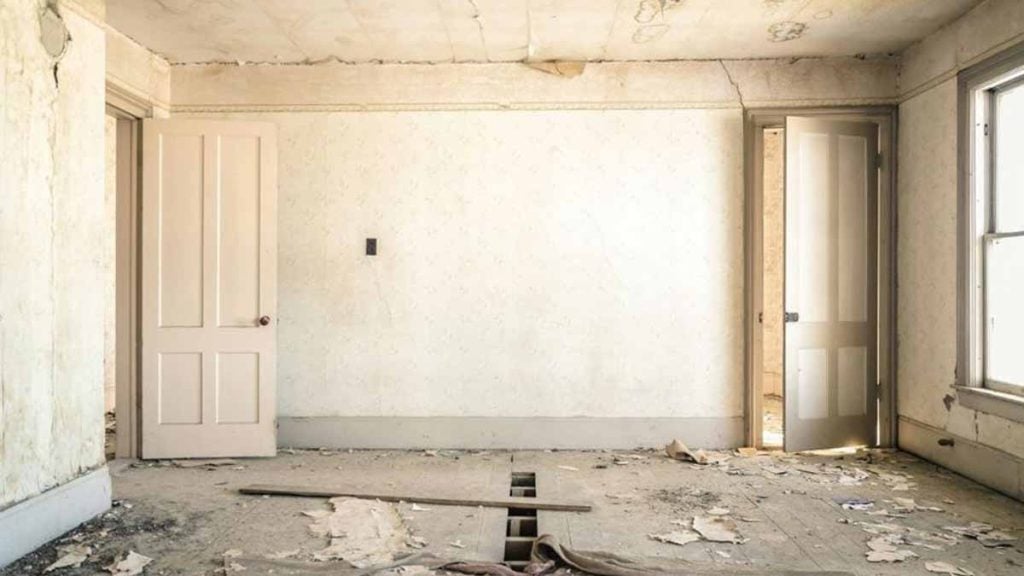 « Ils ont refait notre cuisine… » : ce couple de squatteurs avec 8 enfants ont réalisé des rénovations dans leur maison occupée