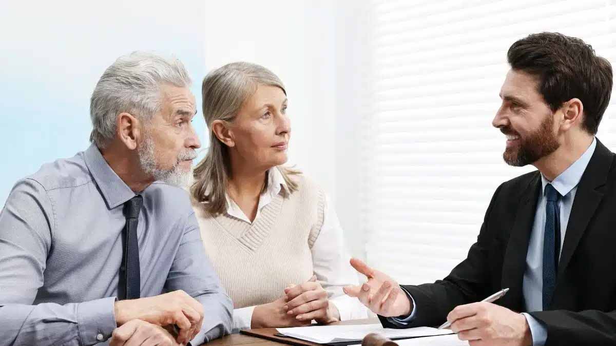 Je suis notaire, découvrez l’âge idéal pour transférer son bien immobilier à ses enfants et éviter les frais de succession