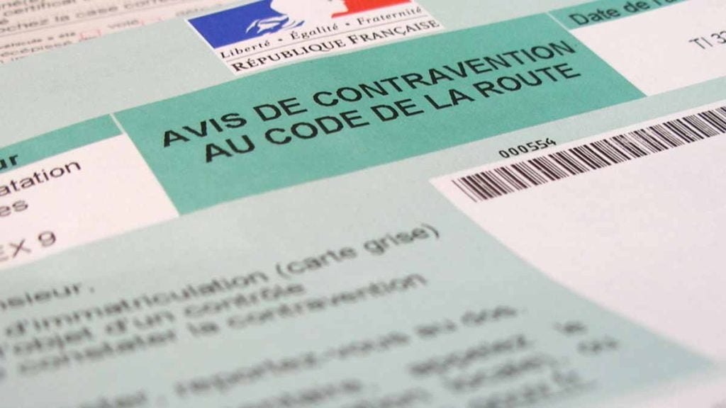 « 135 €, 3 points et 3 ans de suspension du permis à cause de ce réflexe des automobilistes au volant »