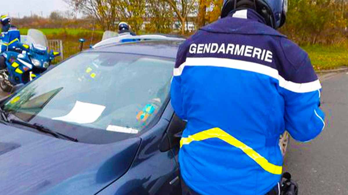 1500 € d’amende et annulation immédiate du permis de conduire pour les conducteurs qui ont cet objet en voiture