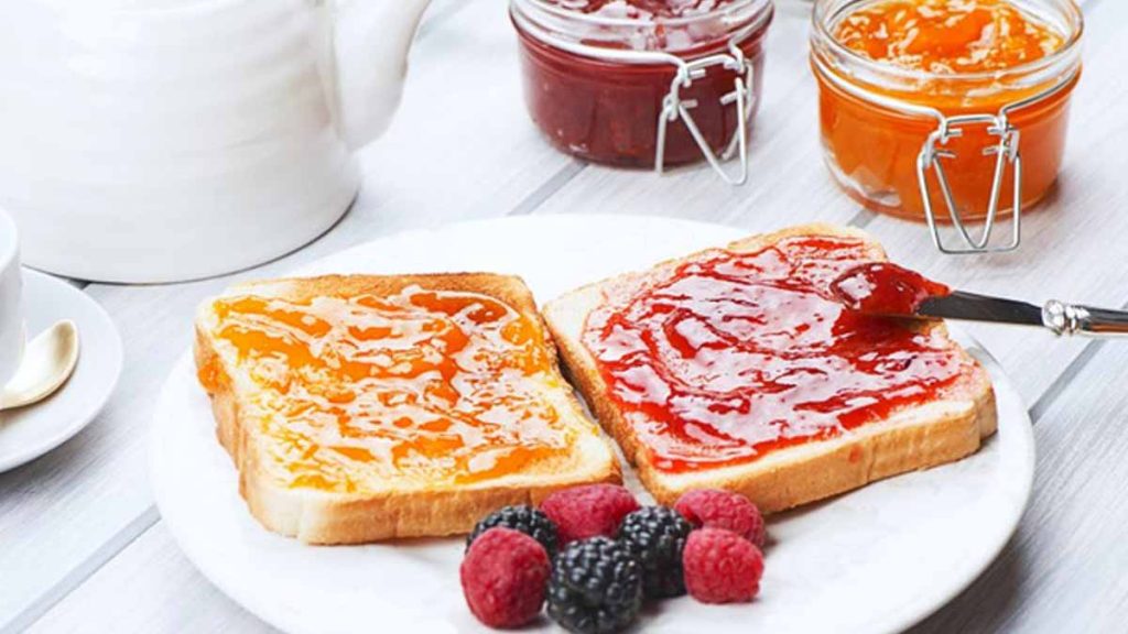 Glycémie  fini le beurre et la confiture, découvrez ce qu’il faut mettre sur ses tartines de pain après 50 ans