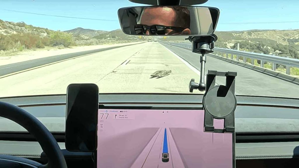 Ils voulaient parcourir 4 000 kilomètres pour défier le mode autonome de Tesla, le voyage s’arrête au bout de 96 kilomètres