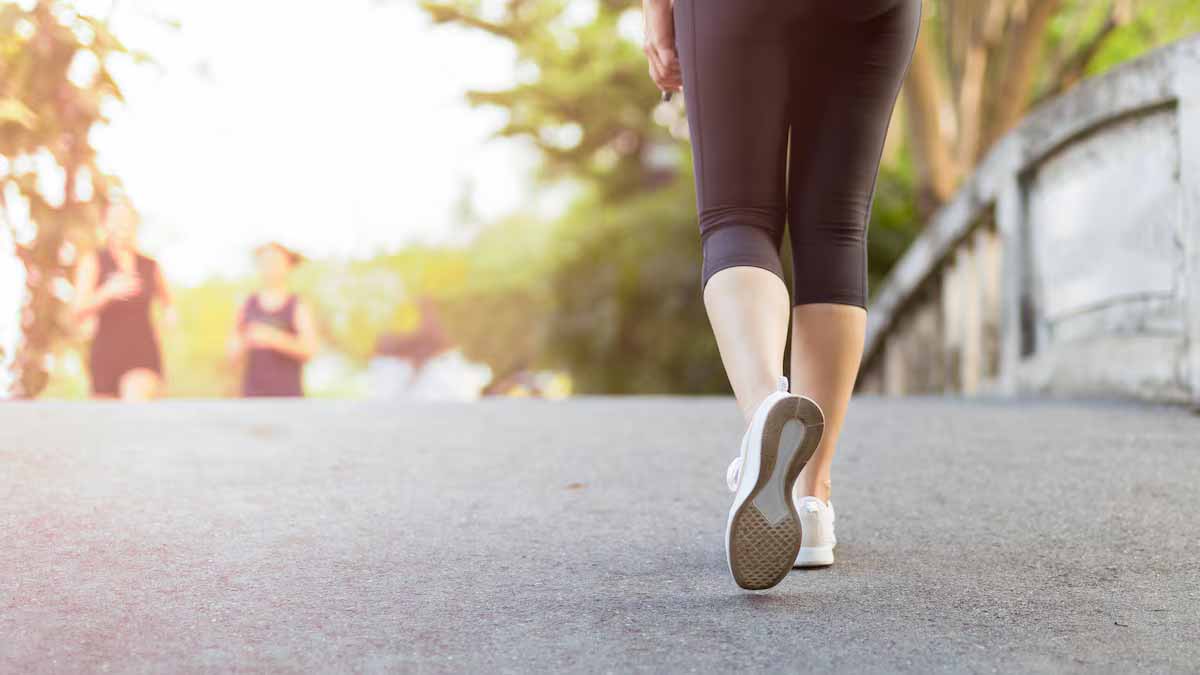 Marcher un peu toutes les 30 minutes… la nouvelle astuce pour lutter contre les dangers de la sédentarité