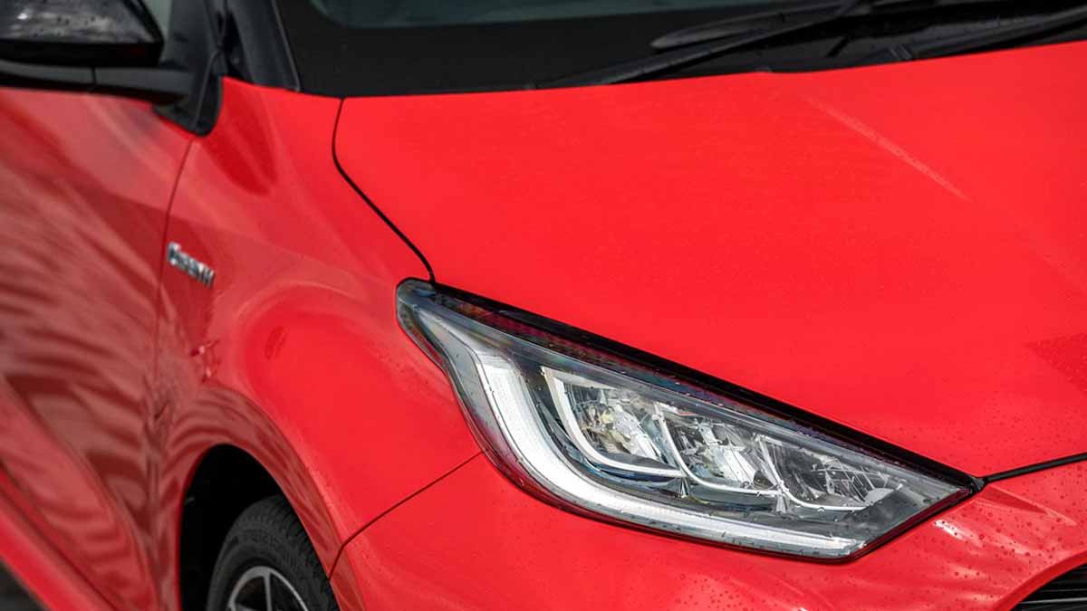 Neuve à 17 390 €, moteur indestructible et 4,4 l100 cette japonaise devient l’alternative imbattable à la Toyota Yaris