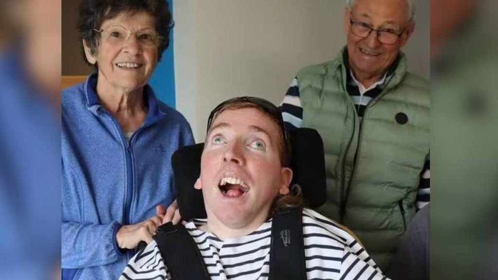 Solidarité. Depuis 10 ans, ces bénévoles parcourent 50 km par jour pour conduire Luc, atteint d’une maladie génétique, à sa maison de soins