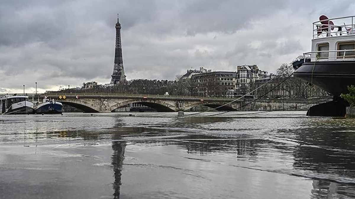Une tempête aux portes de la France  front froid et vents violents imminents dans quelques heures